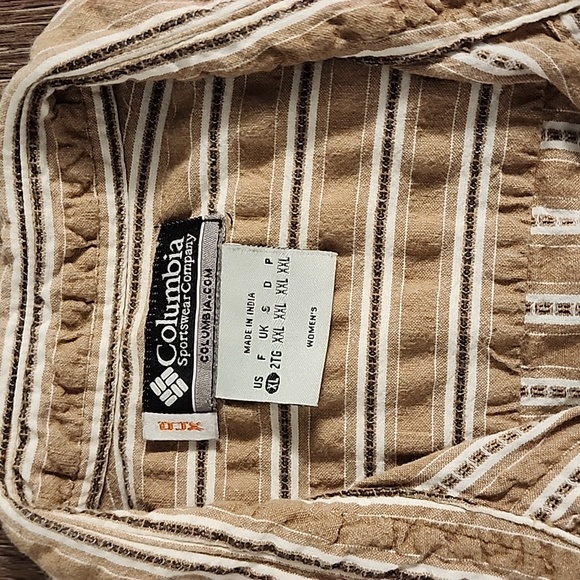 📛5/$25  Columbia Pearl Snal Pinstripe Longsleeve button down Shirt - Picture 3 of 8